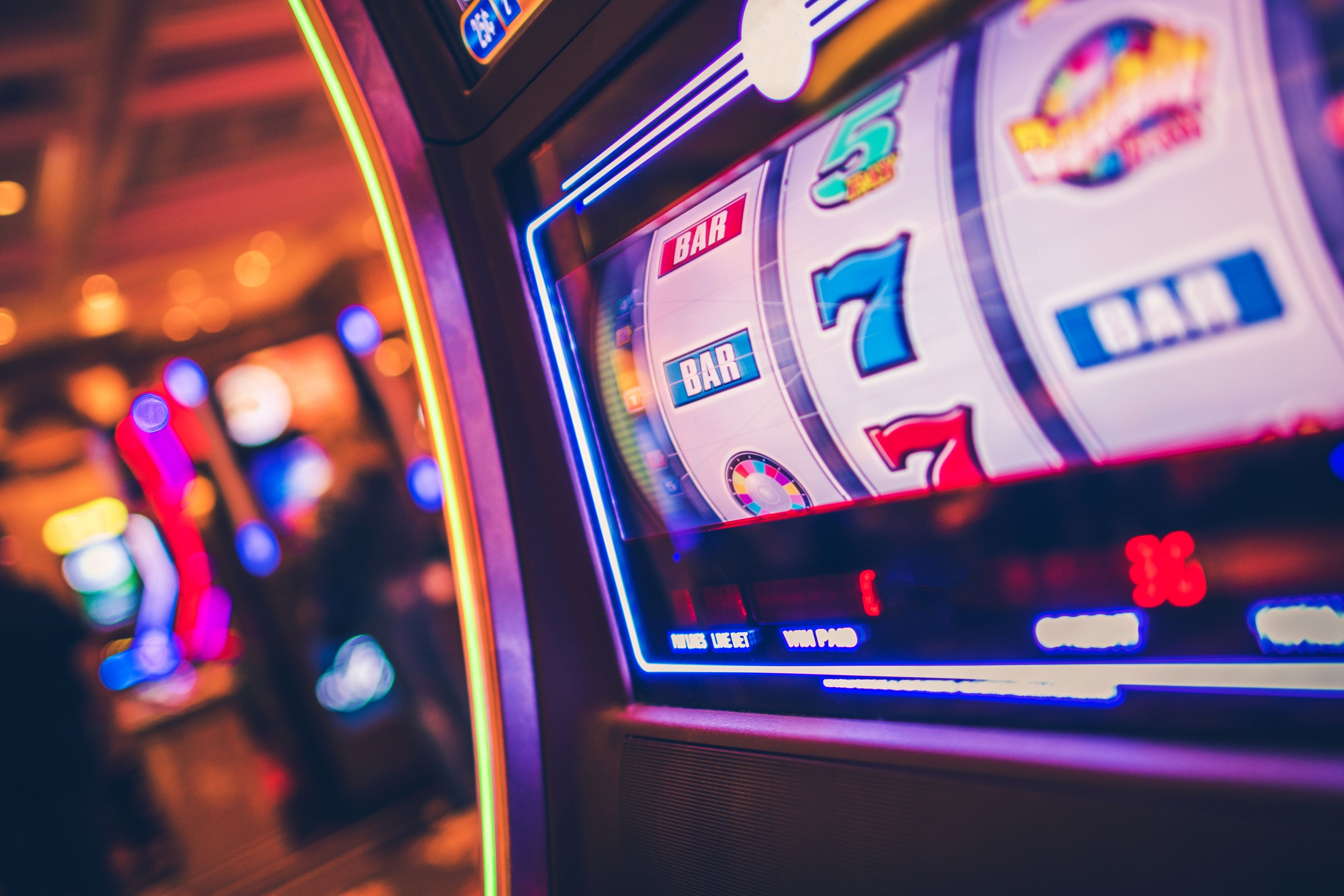 Tarung Mesin betting interface showing baccarat table stakes and live dealer